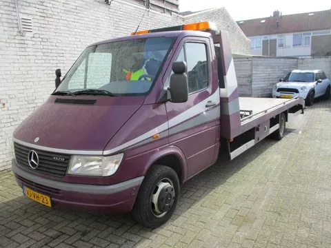 Mercedes-Benz 412D Oprijwagen