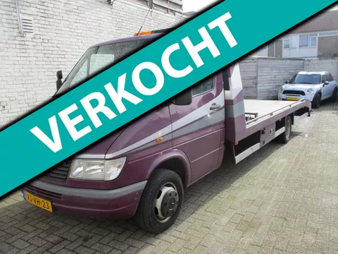 Mercedes-Benz 412D Oprijwagen